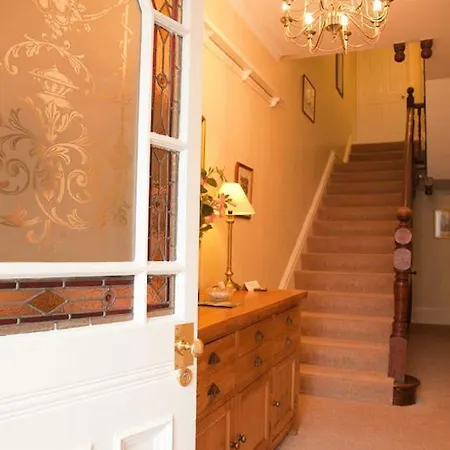 The Whalebone Arch ウィットビー