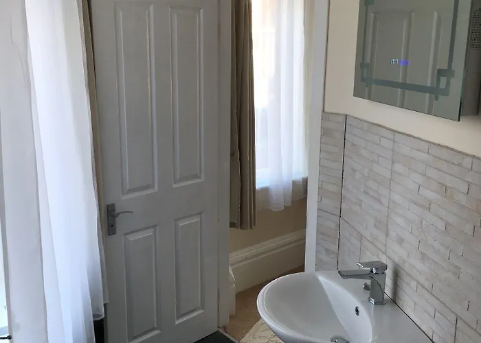 Guest house The Whalebone Arch