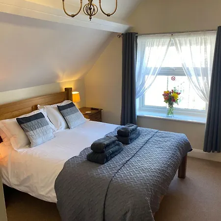 The Whalebone Arch 3* Whitby