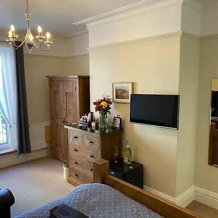 The Whalebone Arch 3* Whitby