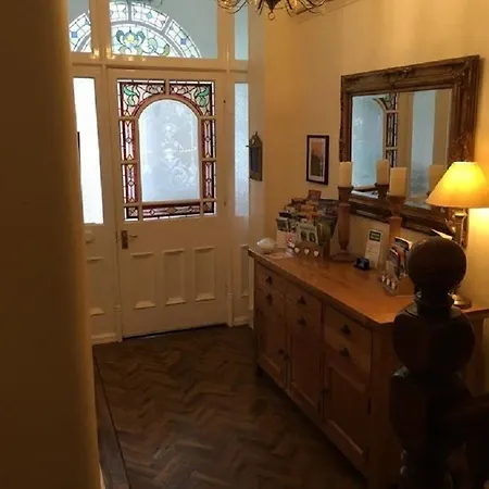 The Whalebone Arch Penzion Whitby